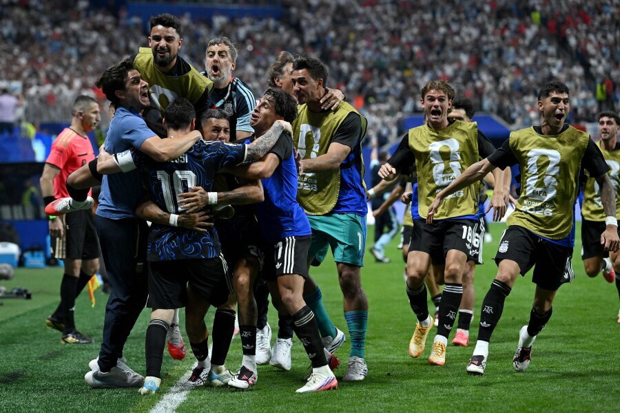 Messi's World Cup story continues: Argentina breaks the fallen English.