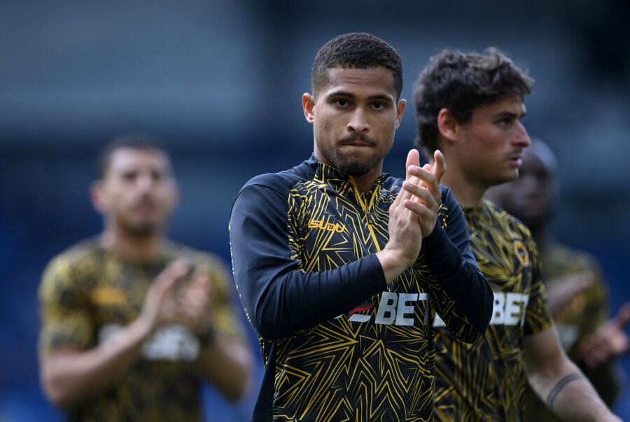 J. Gomes moves to Aston Villa