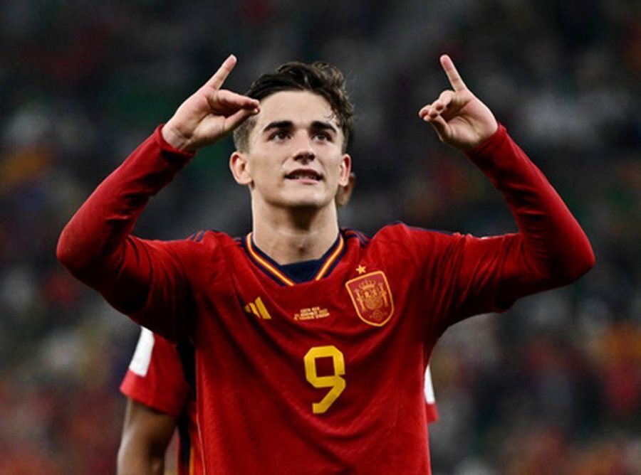 What a celebration for the Spaniards: Gavi – in 'space', Pedri – with a banana in hand