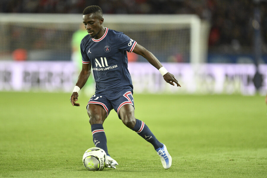 Former Everton and PSG midfielder I. Gueye will move to Saudi Arabia