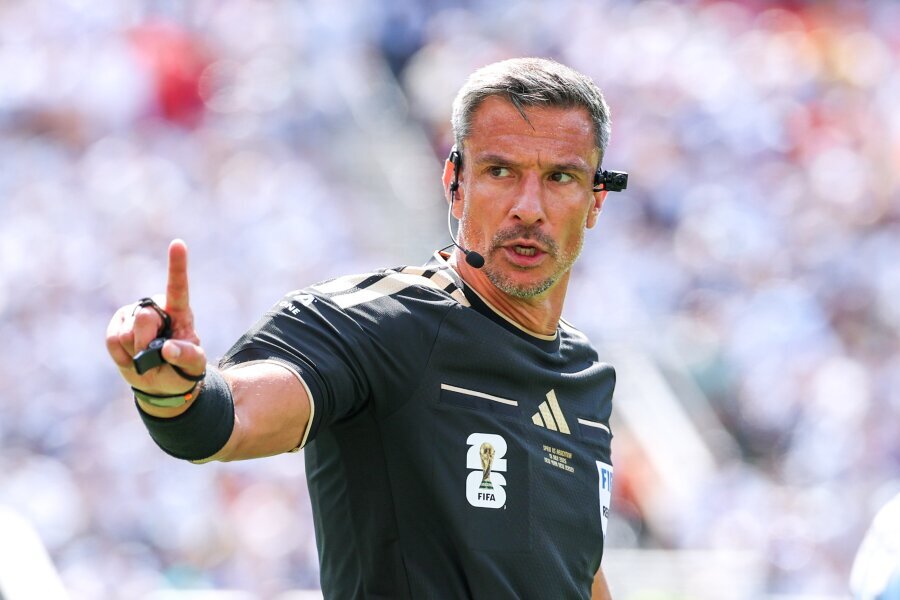 Two famous referees ended their careers after the World Championship