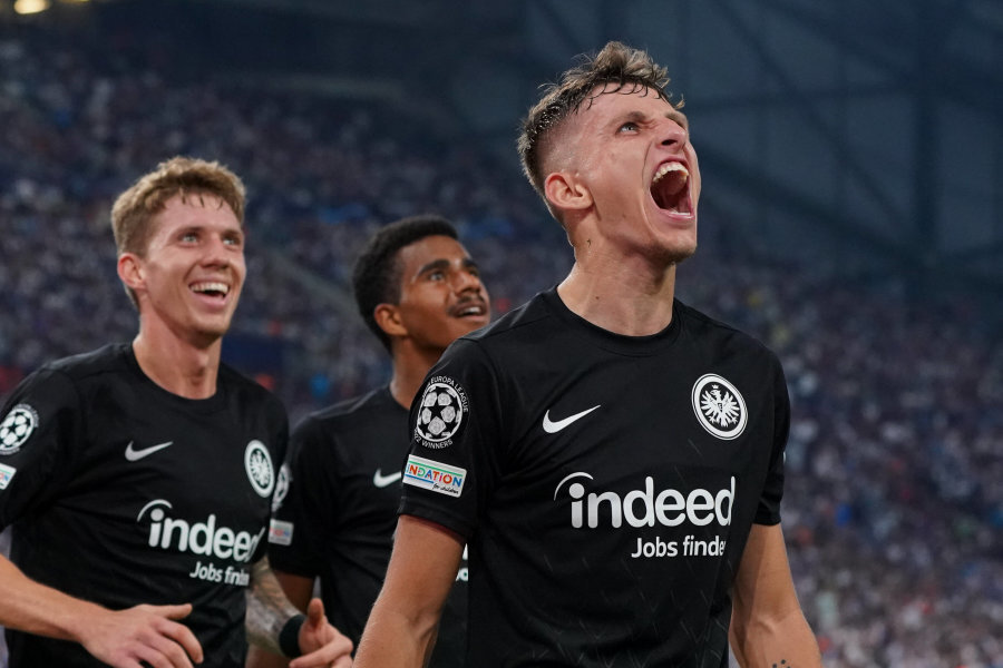 J. Lindstrom, owned by Napoli, will join the Schalke club.
