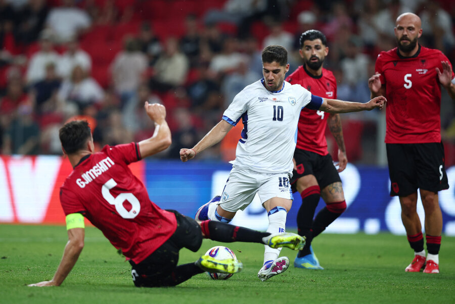 Atalanta bids farewell to defender B. Djimsiti, who played for the team for a decade