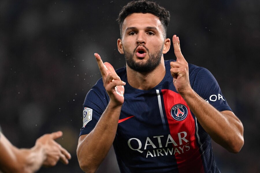 Italian clubs don't count money – over 800 million euros spent already