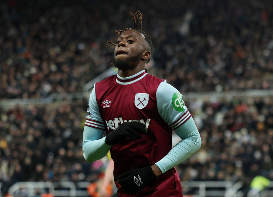 A. Wan-Bissaka will be loaned to the Aston Villa team.