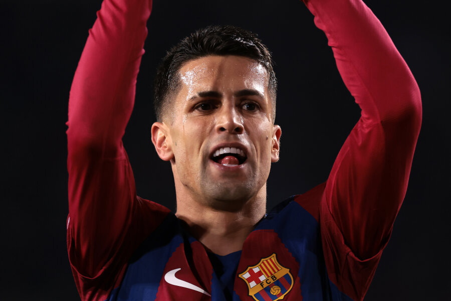 J. Cancelo becomes a player of the Barcelona team