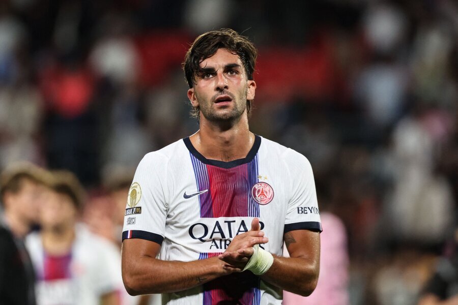 Newcomer F. Torres saved PSG from defeat with a double.