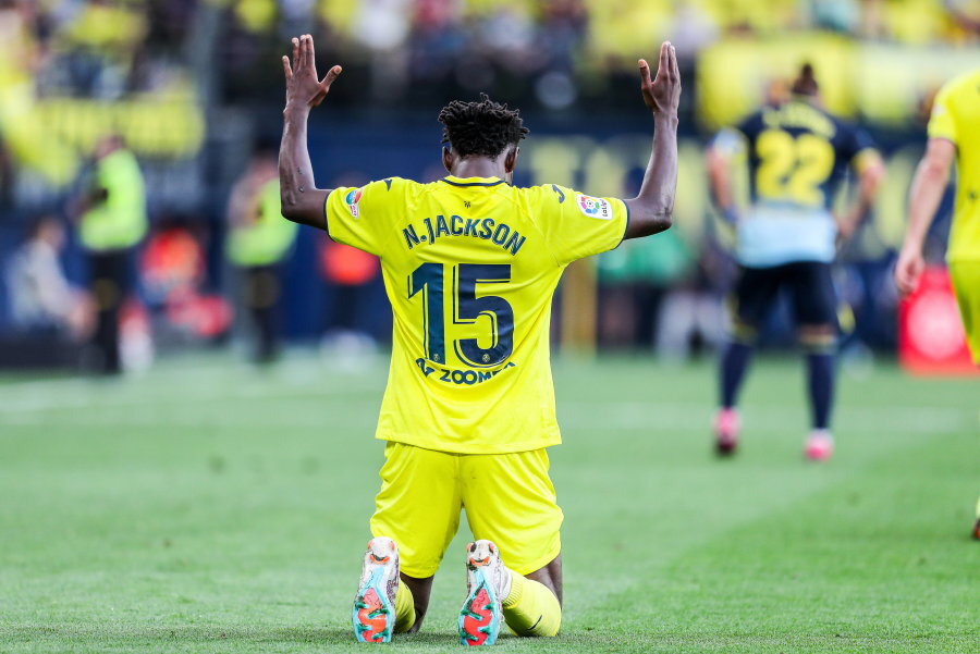 N. Jackson leaves for the Aston Villa team