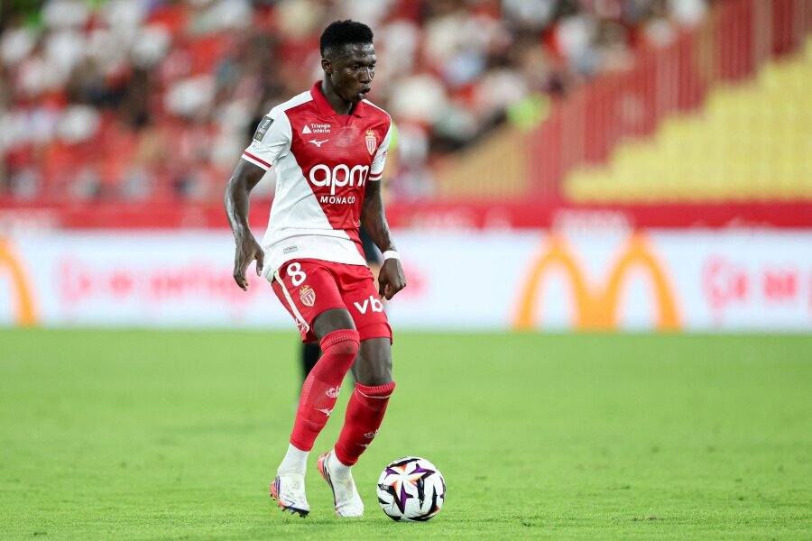 Monaco rejected Chelsea's offer to sell L. Camara at the last moment.