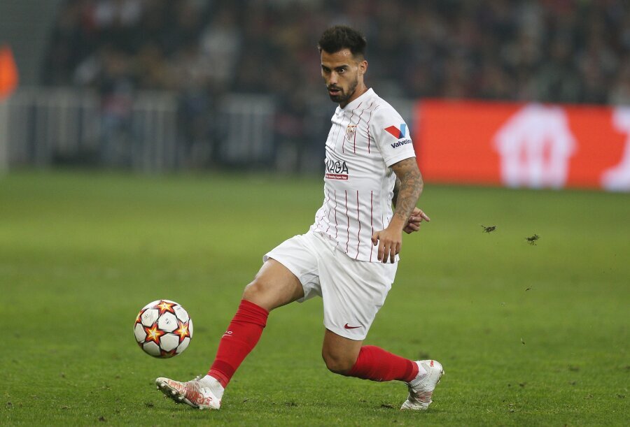 Suso hung up his soccer shoes on a nail.