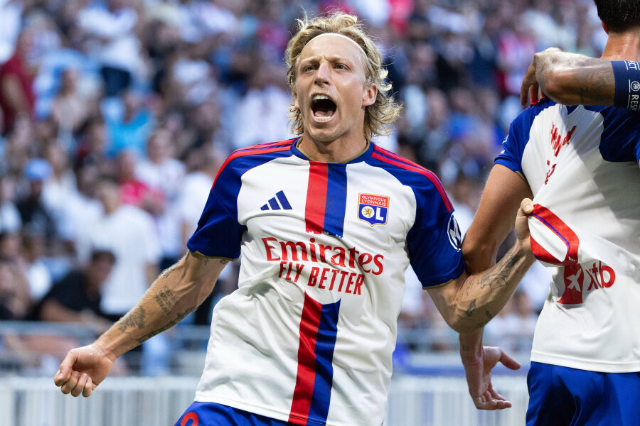 Lyon took care of Auxerre at home.