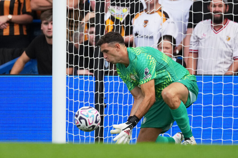 Premier League: Chelsea fails to overpower the surprising Hull City, while Aston Villa loses again.