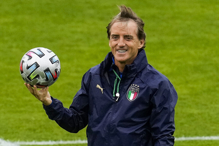 R. Mancini has targeted reinforcement for the national team: will call up a 'Bundesliga 2' player.