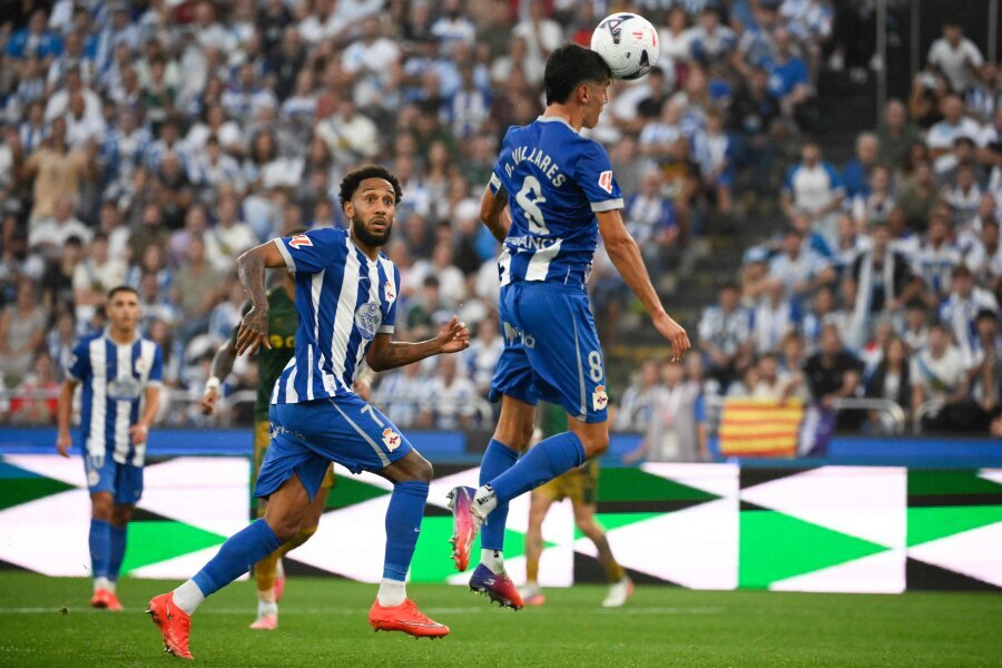 Deportivo, having started the season excellently, drew peacefully with the Betis team.