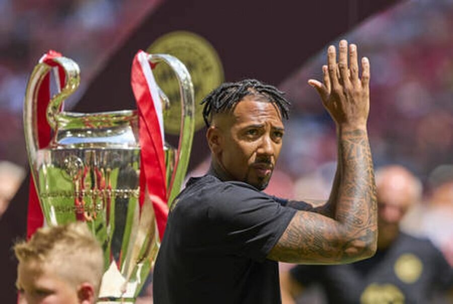 J. Boateng will work at the 'Trabzonspor' club led by M. Salah.