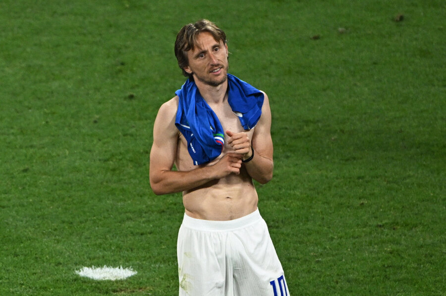 L. Modrić scored a brilliant goal for the Croatian national team.