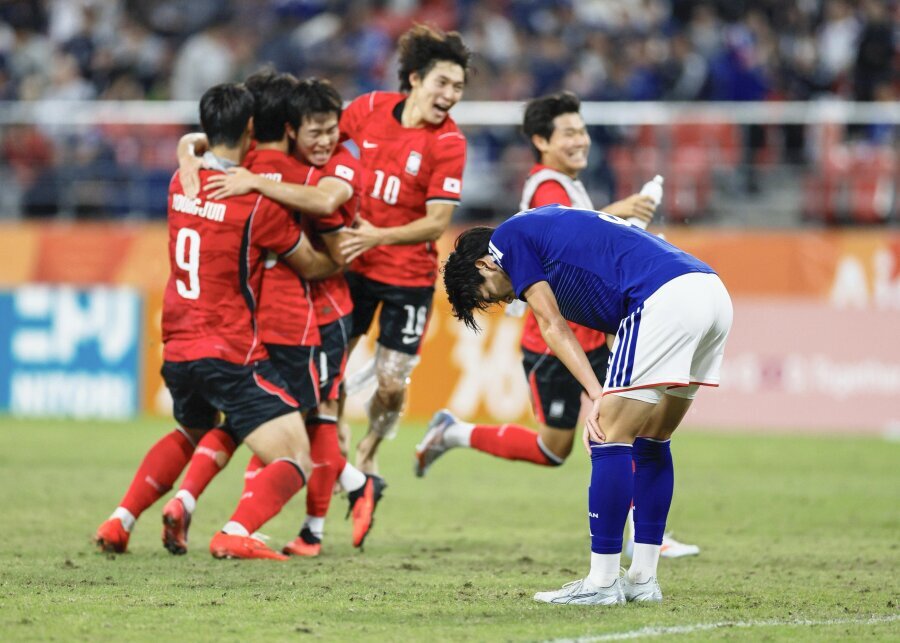 Tears of South Korean footballers after triumph over Japan at the Asian Games: avoiding the military.