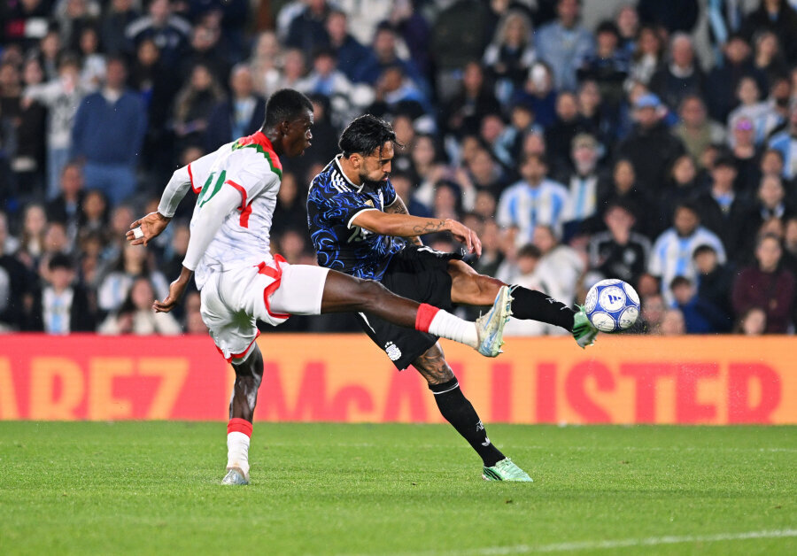 N. Gonzalez signed a long-term contract with the Juventus club.