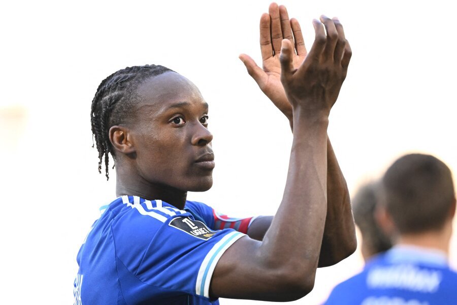 X. Alonso highlighted the strengths of Chelsea striker E. Emegha