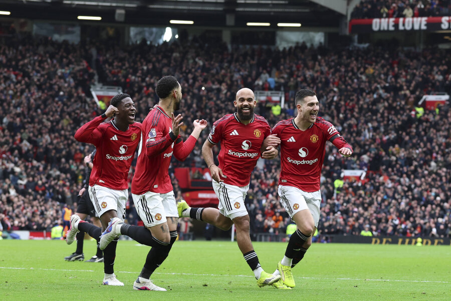 Man Utd players blamed TV cameras for poor performance