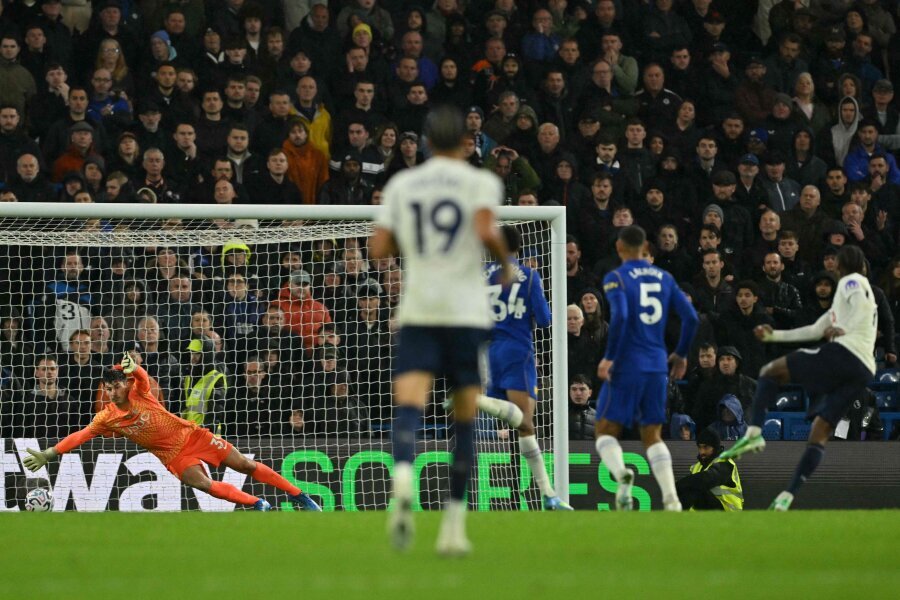 C. Palmer was sent off as Chelsea lost to Tottenham