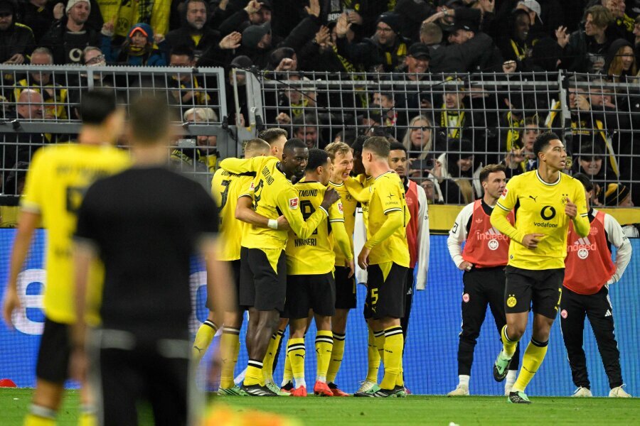 BVB broke Eintracht late in the match